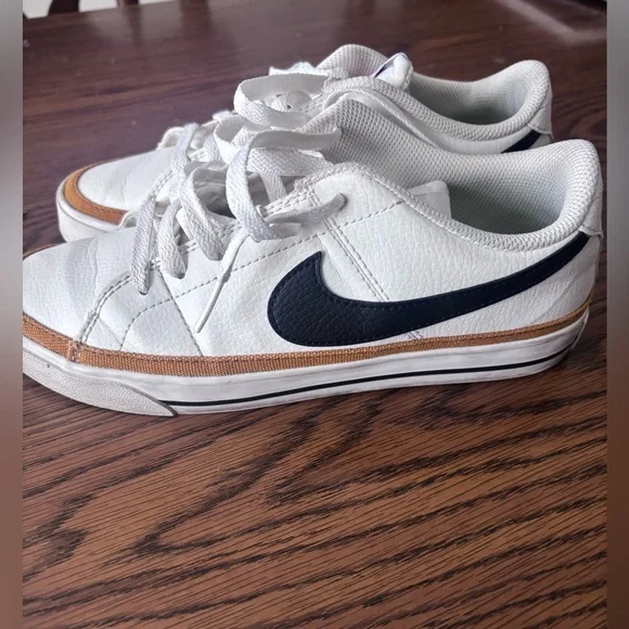 Nike White and Brown Casual Sneakers - Picture 4 of 6